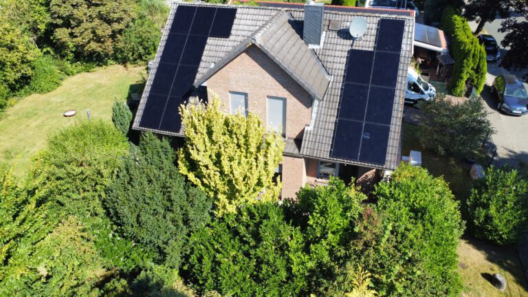 Jetzt Kontakt aufnehmen und mit einer Photovoltaik-Anlage in eine grüne Zukunft starten